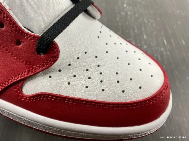 Rep LUCY Air Retro Low Jordan 705329-600 Chicago 1 0526